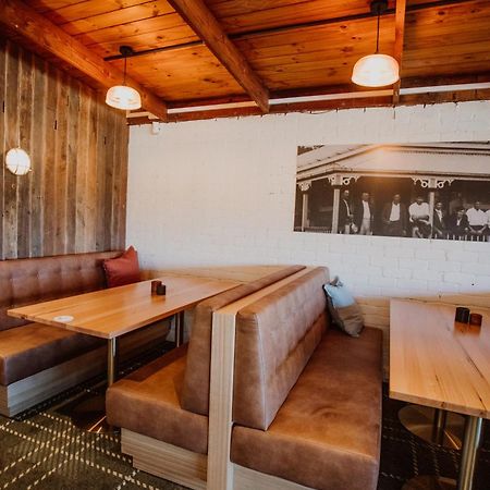Wallaby Hotel Mudgeeraba Bagian luar foto