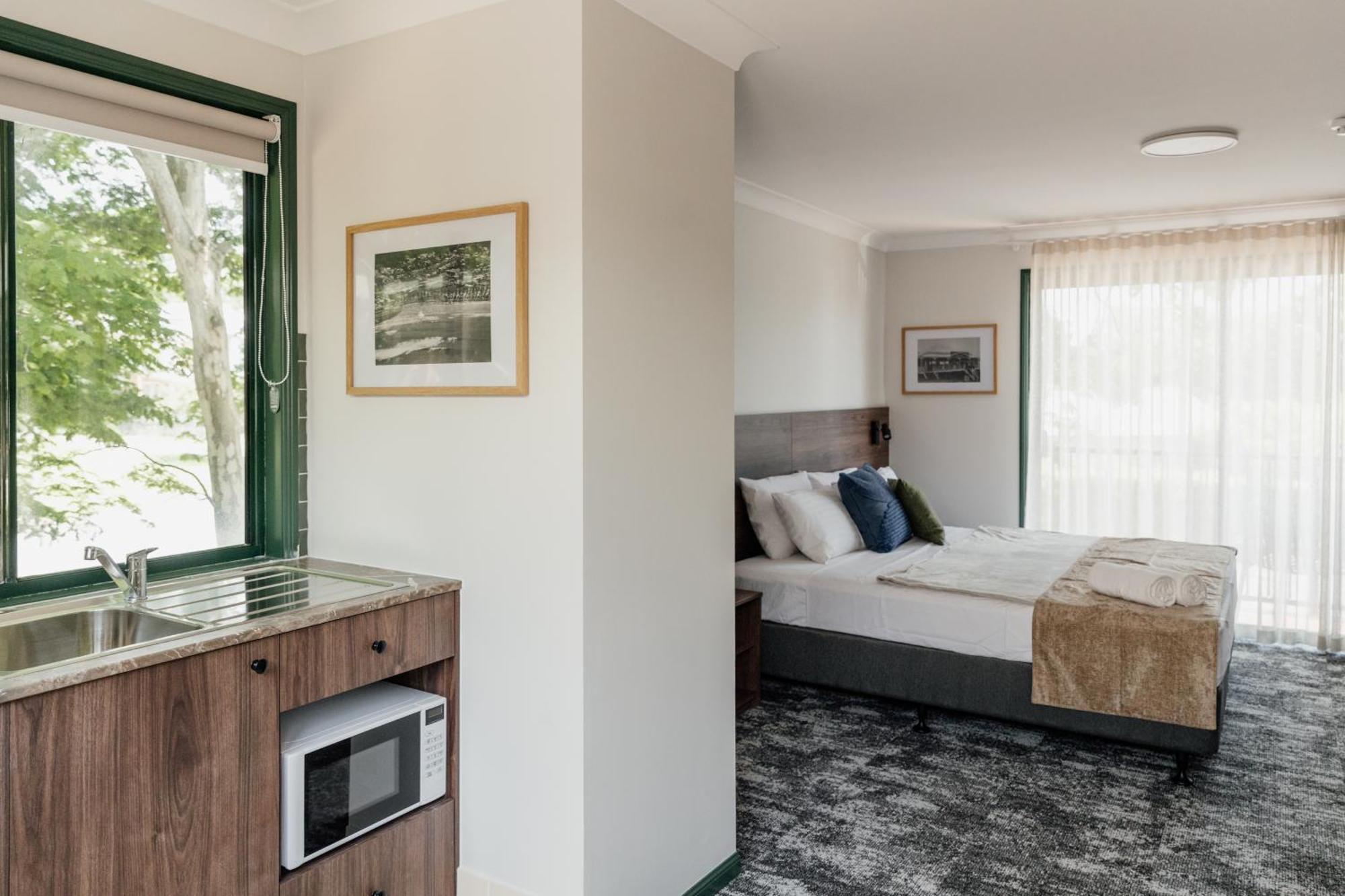 Wallaby Hotel Mudgeeraba Bagian luar foto