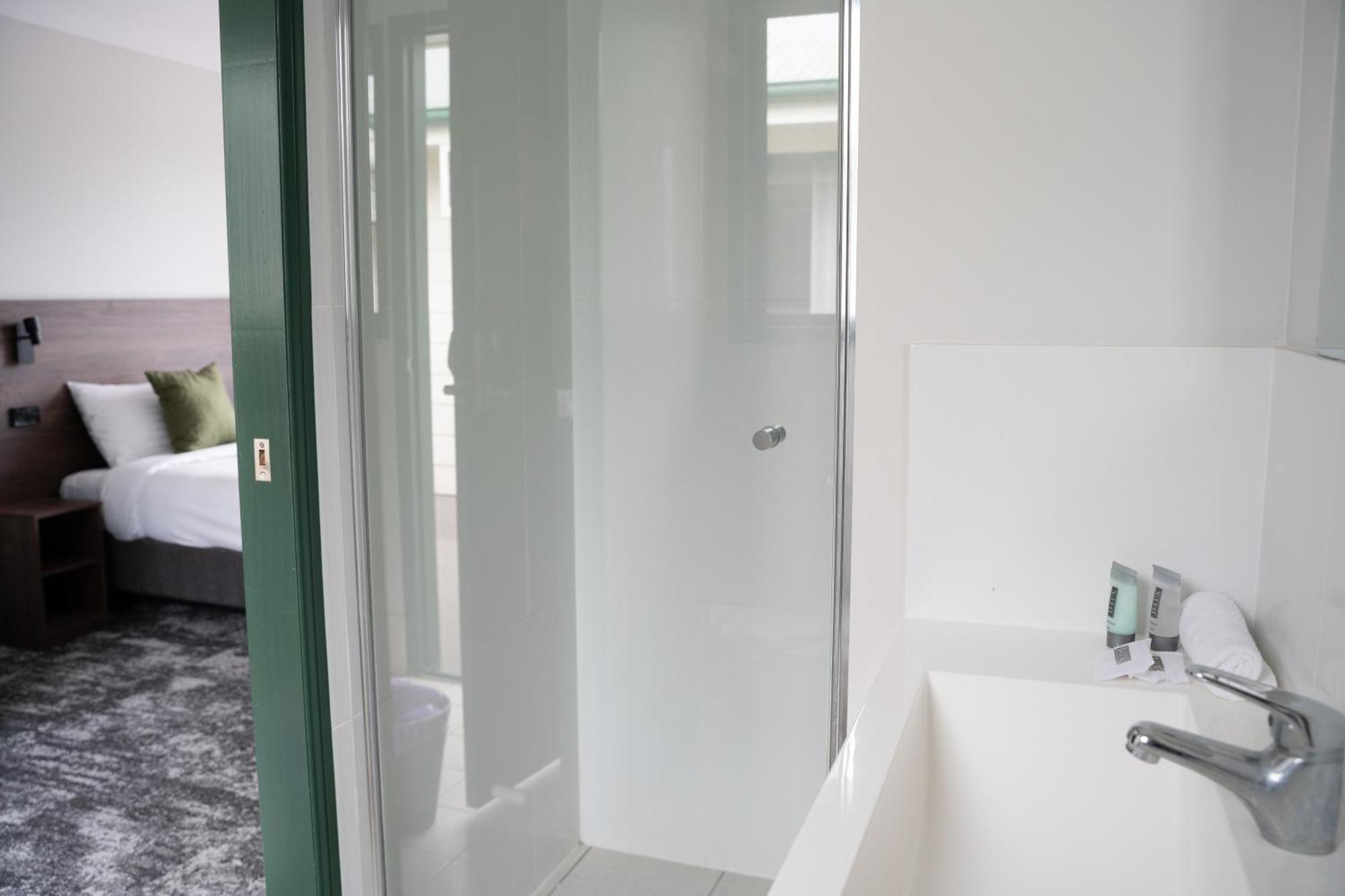 Wallaby Hotel Mudgeeraba Bagian luar foto