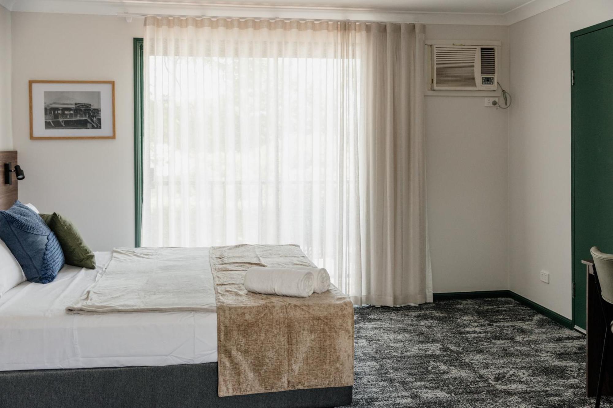 Wallaby Hotel Mudgeeraba Bagian luar foto