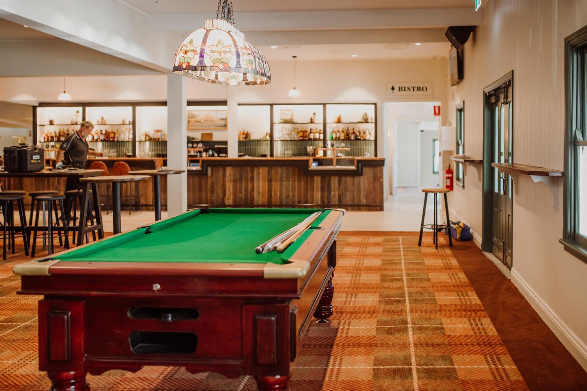 Wallaby Hotel Mudgeeraba Bagian luar foto