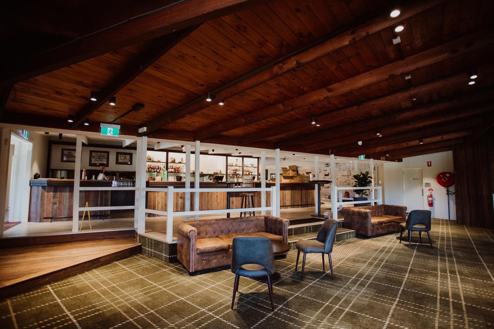 Wallaby Hotel Mudgeeraba Bagian luar foto
