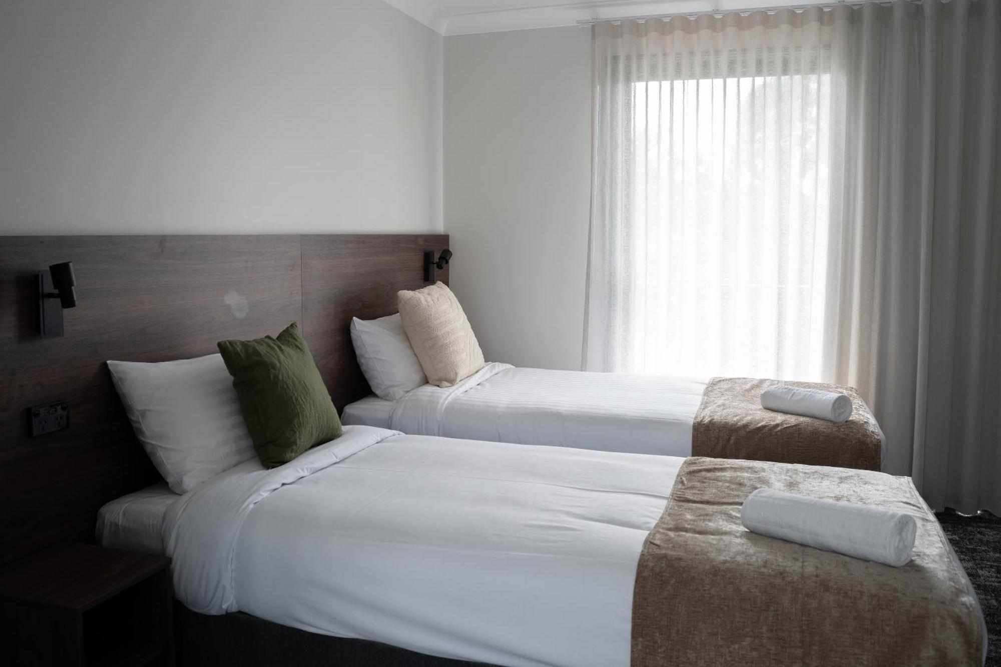 Wallaby Hotel Mudgeeraba Bagian luar foto