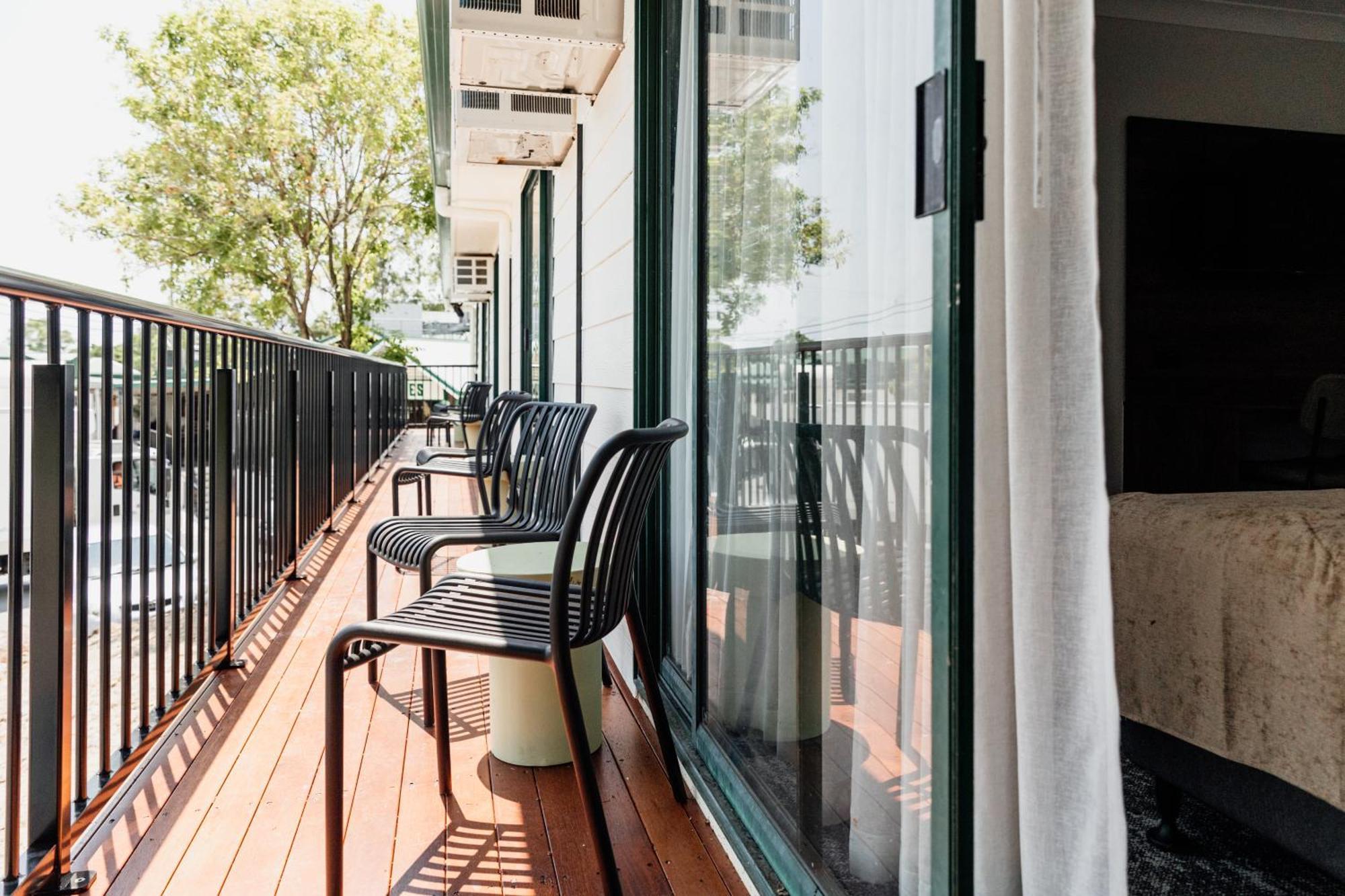 Wallaby Hotel Mudgeeraba Bagian luar foto